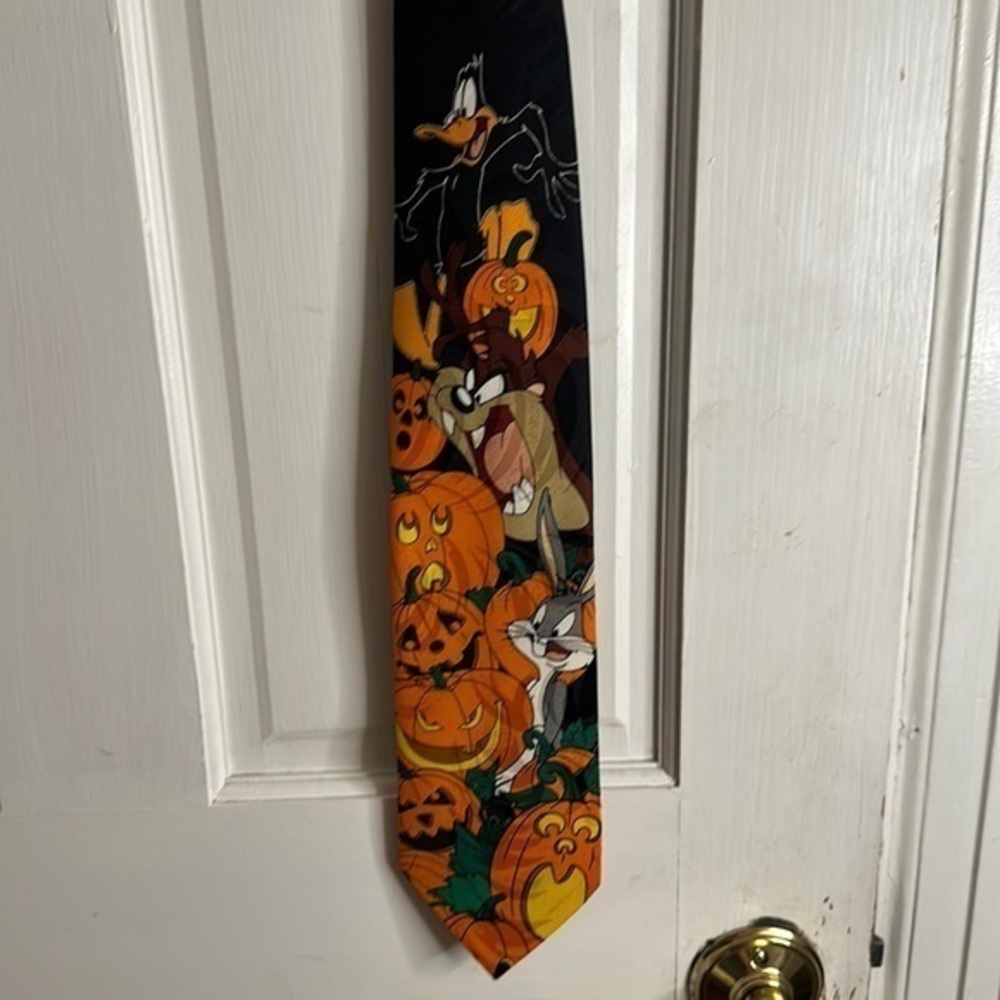 Men’s Looney Toons Halloween Necktie